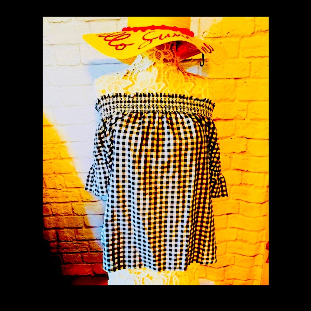 DIZZYLIZZY OFF SHOULDER TOP
